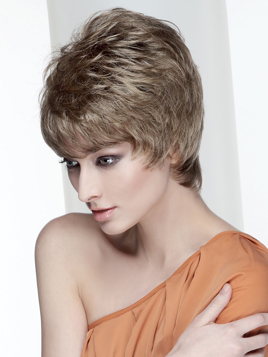ADRIANA Parrucca in fibra sintetica